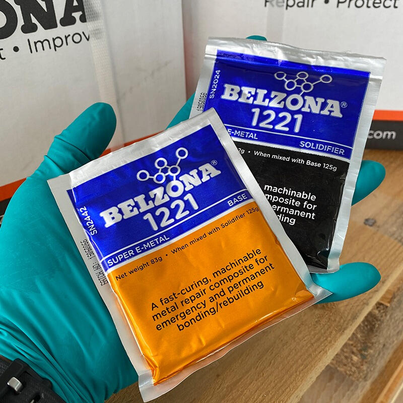 Un compuesto reparador de 2 partes libre de solventes a base de resina epoxi reforzado con aleación de acero al silicio para la reparación de metales.