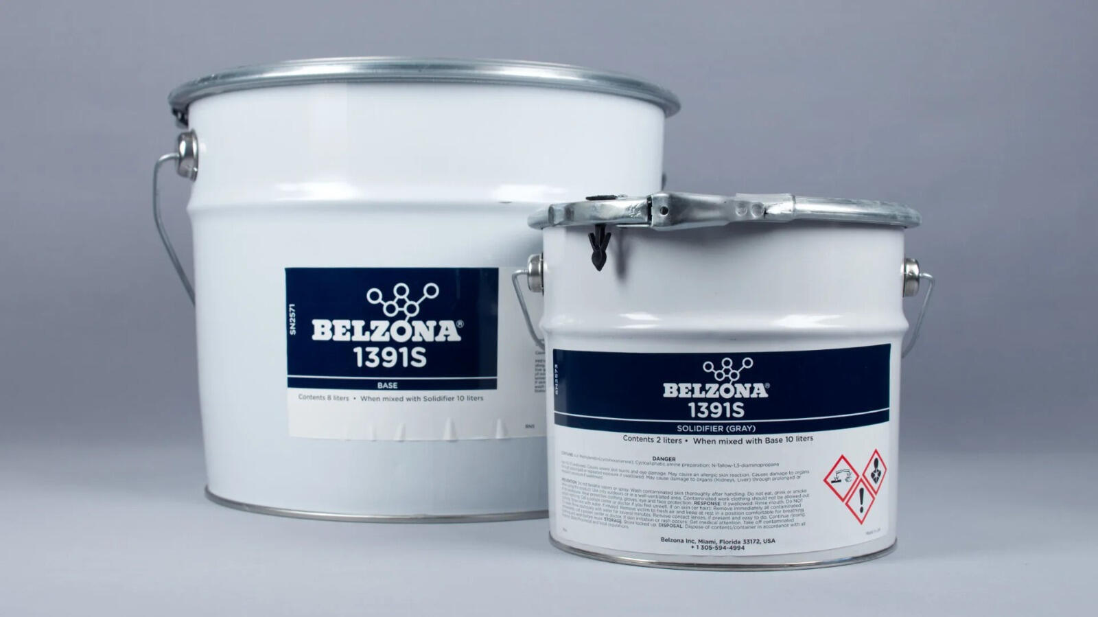 Un compuesto reparador de 2 partes libre de solventes a base de resina epoxi reforzado con aleación de acero al silicio para la reparación de metales.