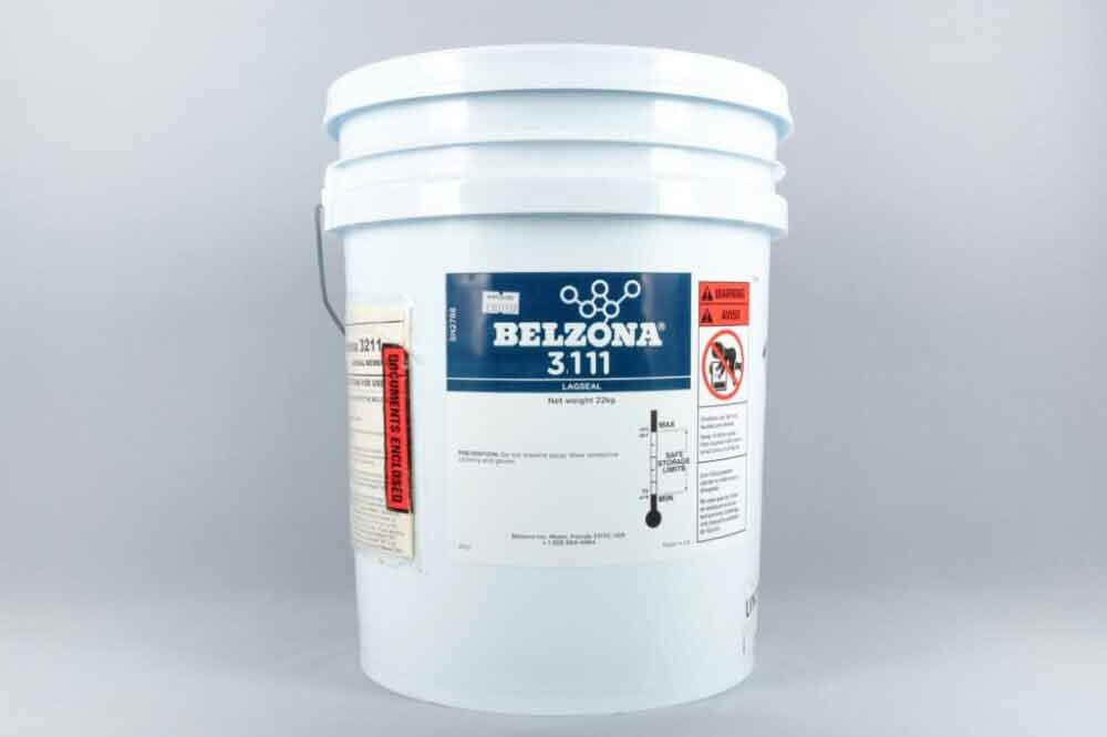 Un compuesto reparador de 2 partes libre de solventes a base de resina epoxi reforzado con aleación de acero al silicio para la reparación de metales.