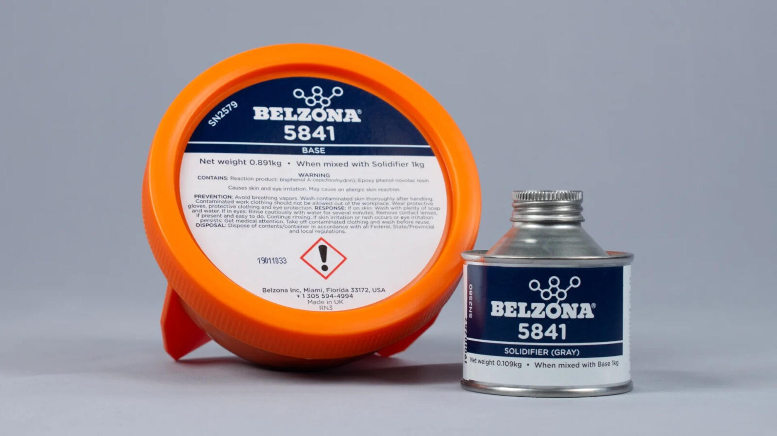 Un compuesto reparador de 2 partes libre de solventes a base de resina epoxi reforzado con aleación de acero al silicio para la reparación de metales.