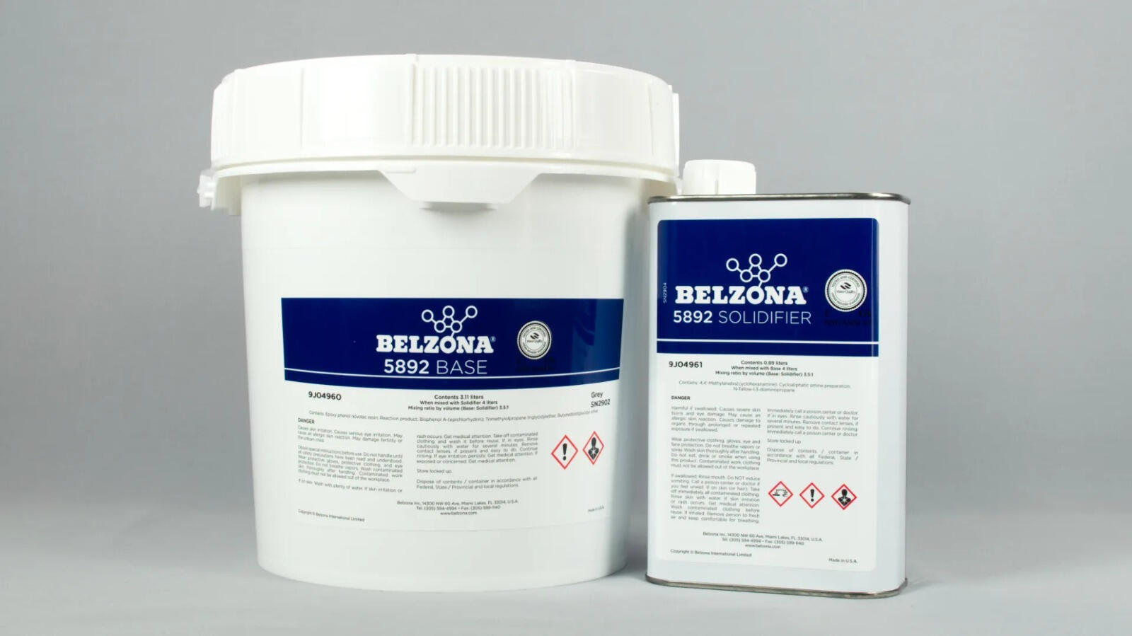 Un compuesto reparador de 2 partes libre de solventes a base de resina epoxi reforzado con aleación de acero al silicio para la reparación de metales.