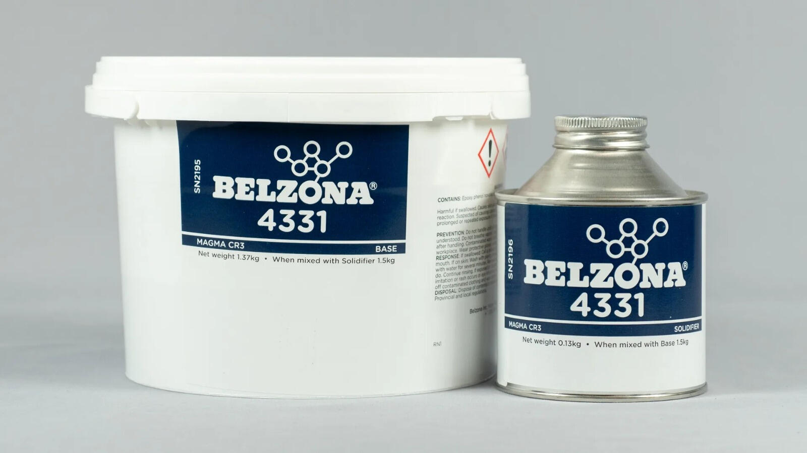 Un compuesto reparador de 2 partes libre de solventes a base de resina epoxi reforzado con aleación de acero al silicio para la reparación de metales.