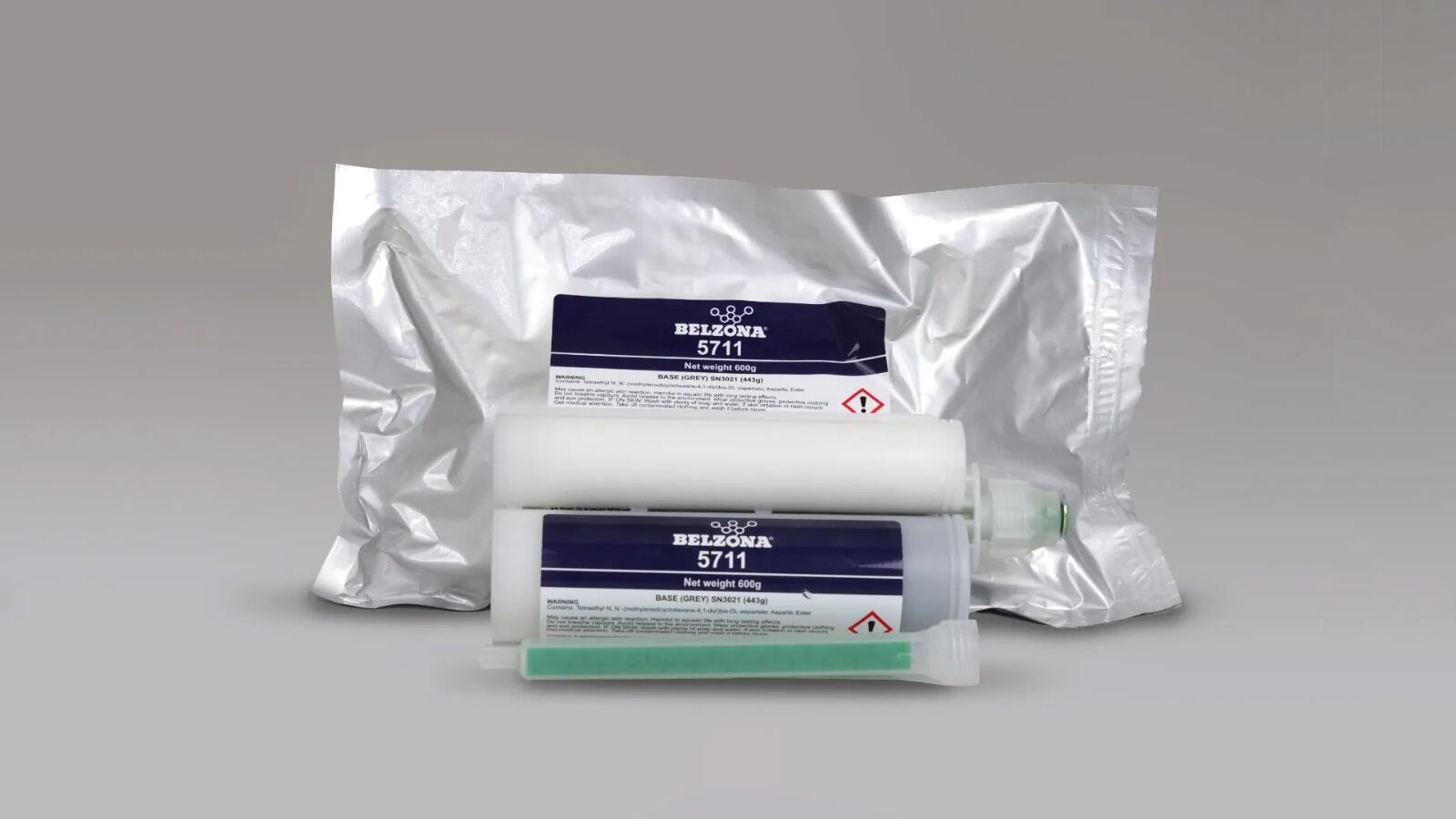 Un compuesto reparador de 2 partes libre de solventes a base de resina epoxi reforzado con aleación de acero al silicio para la reparación de metales.